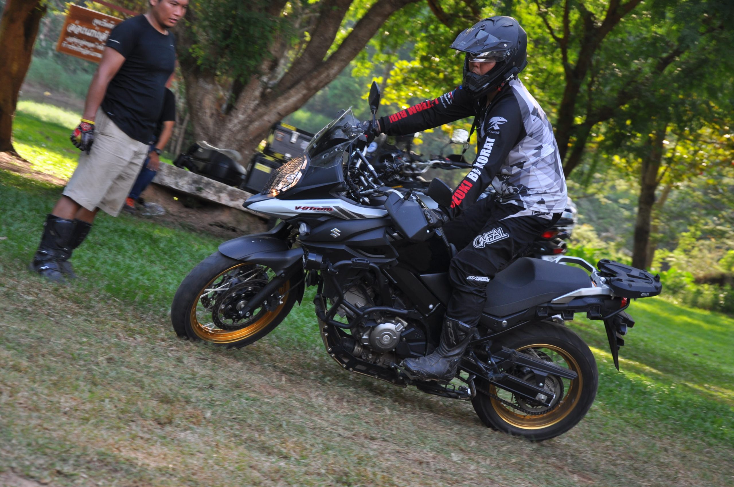 b9 b9