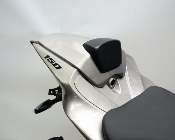 REAR SEAT COWLS (ครอบท้ายเบาะ)
45550-23K00-xxx
BLU BLK YNJ 
Price 1,900.-